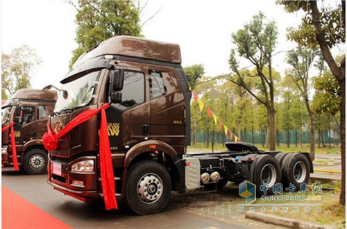 一汽解放 J6P重卡 領(lǐng)航版 460馬力 6X4牽引車