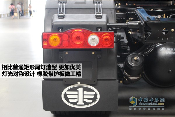 一汽解放J6 60周年紀(jì)念版牽引車(chē)
