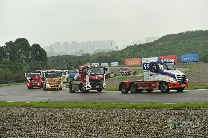 乘龍雙雄亮劍，奪取2016中國(guó)卡車公開賽成都站冠軍