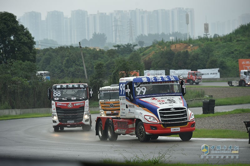 乘龍雙雄亮劍，奪取2016中國(guó)卡車公開賽成都站冠軍