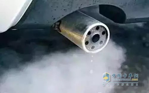 排氣管冒白煙