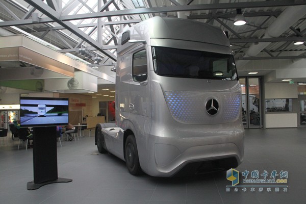 奔馳Future Truck 2025的無(wú)人駕駛卡車(chē)