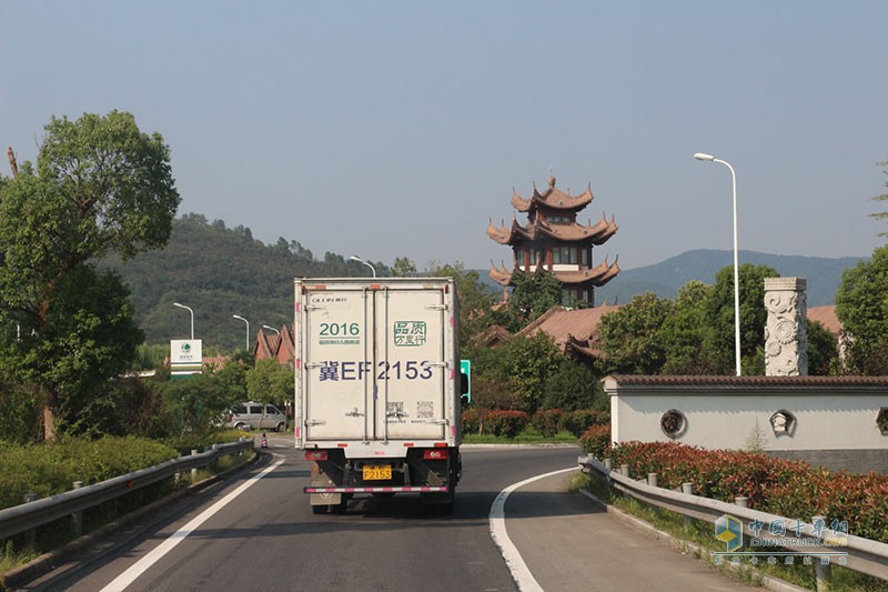  奧鈴大篷車走進(jìn)寧波 獲意向客戶圍觀