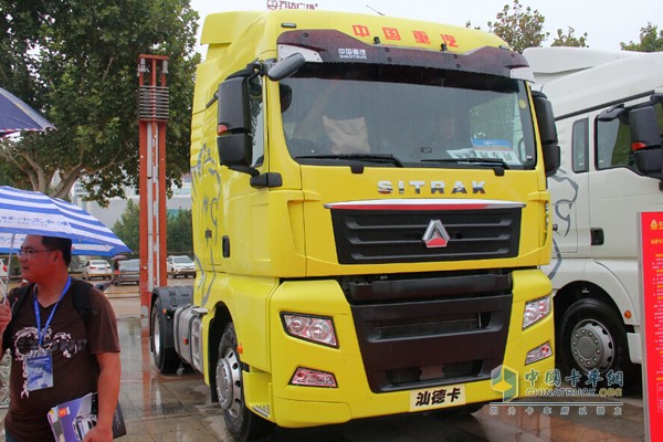 汕德卡C7H 4X2全氣囊低位鞍座智能卡車(chē)