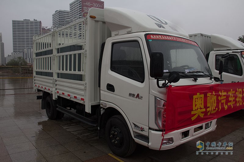 濟南卡車展輕卡秀 奧馳汽車、時代汽車展物流車型