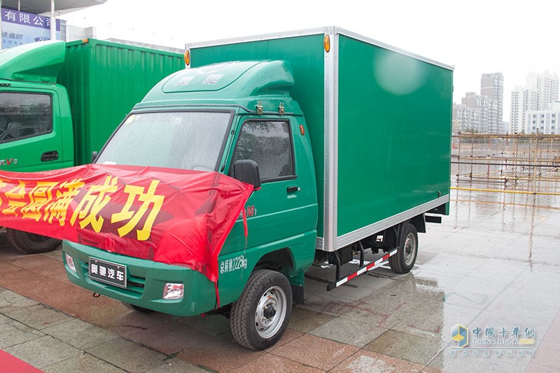 濟南卡車展輕卡秀 奧馳汽車、時代汽車展物流車型