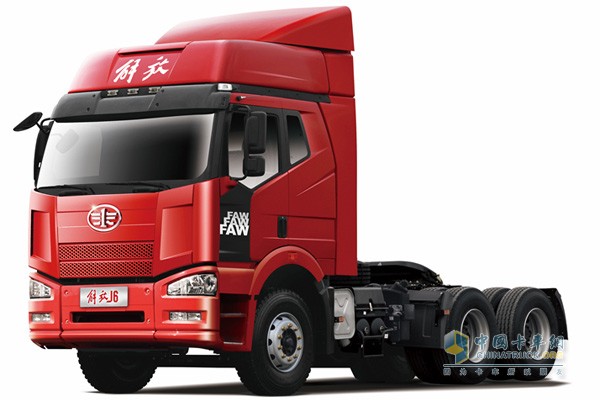 解放J6P 9L發(fā)動(dòng)機(jī)350馬力6X4輕量化牽引車(chē)