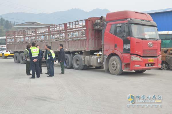 湖南瀏陽車輛一年超限3次以上將被吊銷證照