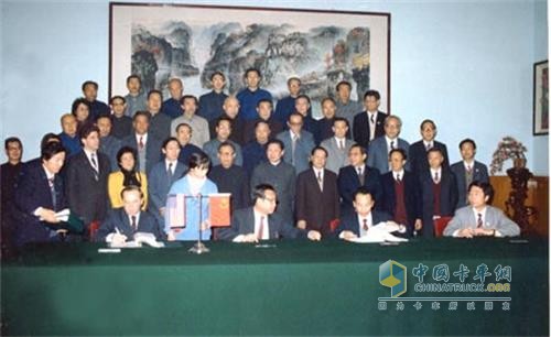 1986年東風(fēng)與康明斯簽訂許可證協(xié)議