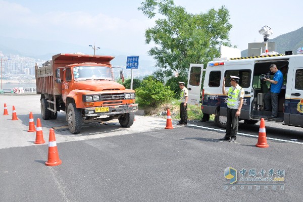 湖南為貨車建“流動治超站” 隨時隨地“稱體重”