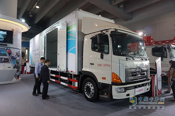 廣汽日野4×2廂式車