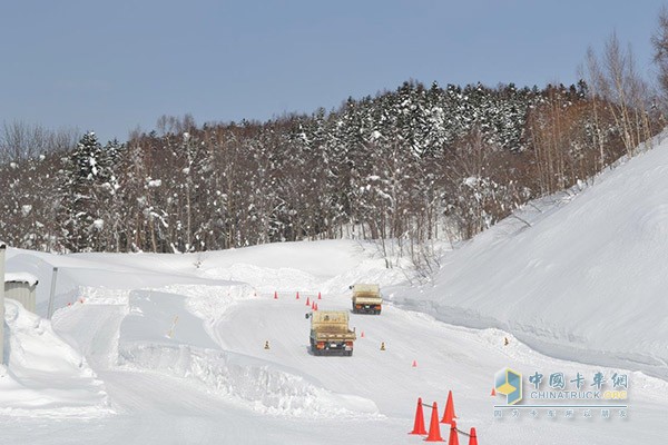 雪山道路