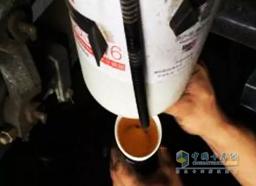 檢查發(fā)動(dòng)機(jī)粗濾