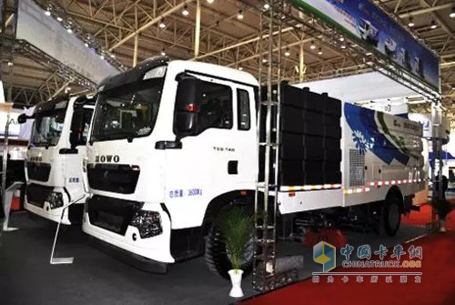 豪沃T5G 4×2燃氣單發(fā)洗掃車