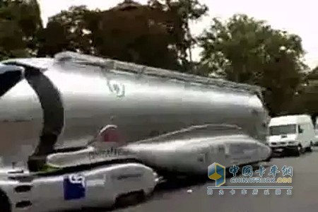 外觀(guān)霸氣的新型液罐車(chē)