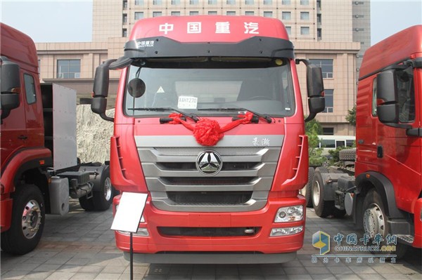 豪翰6X4運(yùn)煤王牽引車