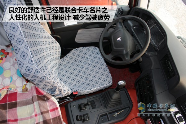聯(lián)合卡車(chē)U400 6X4危化品牽引車(chē)