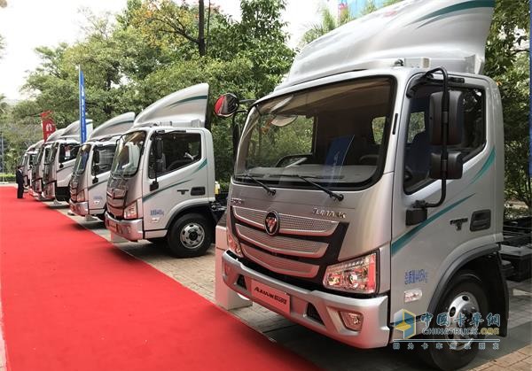 現(xiàn)場展示的歐馬可S5超級(jí)中卡