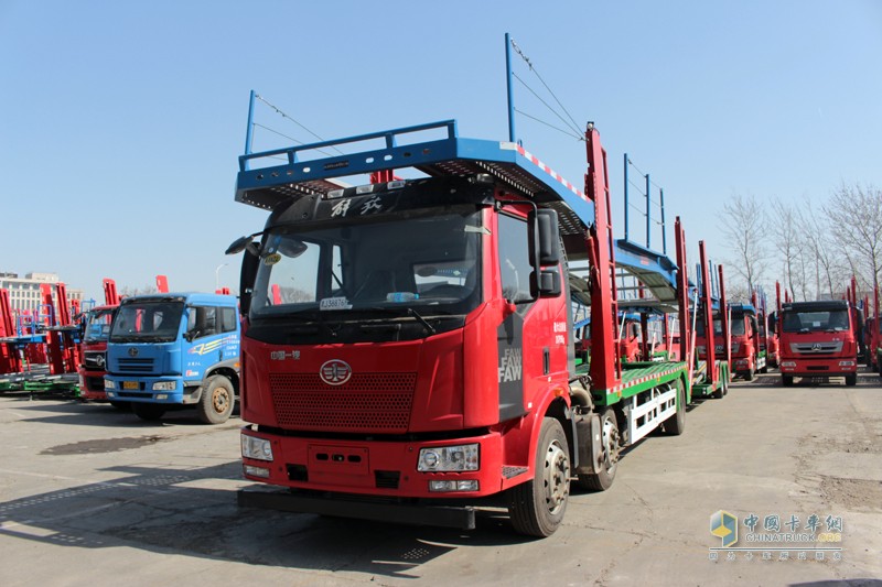  主攻中置軸轎運車 一汽解放與天津勞爾簽署戰(zhàn)略合作