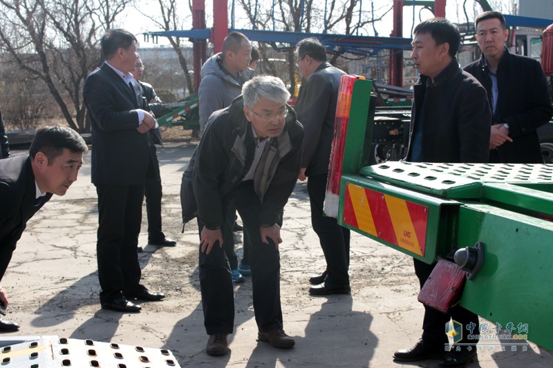  主攻中置軸轎運車 一汽解放與天津勞爾簽署戰(zhàn)略合作