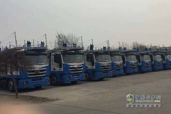 首批25列中置軸掛車(chē)交付安吉物流