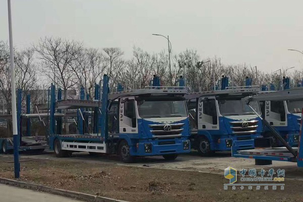 上汽紅巖杰獅底盤(pán)中置軸轎運(yùn)車(chē)