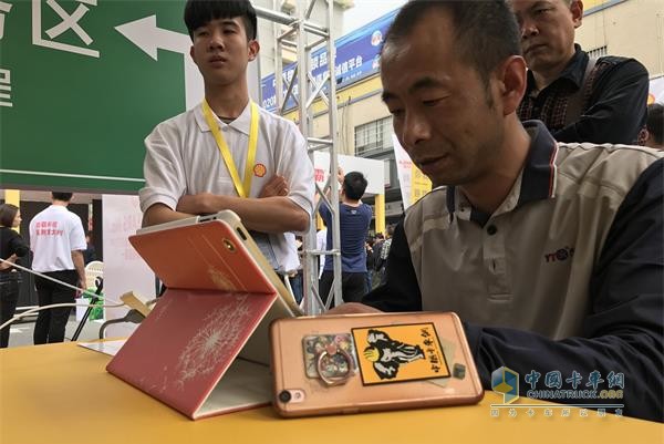 卡車網(wǎng)卡友參加活動(dòng)，體驗(yàn)現(xiàn)場(chǎng)游戲