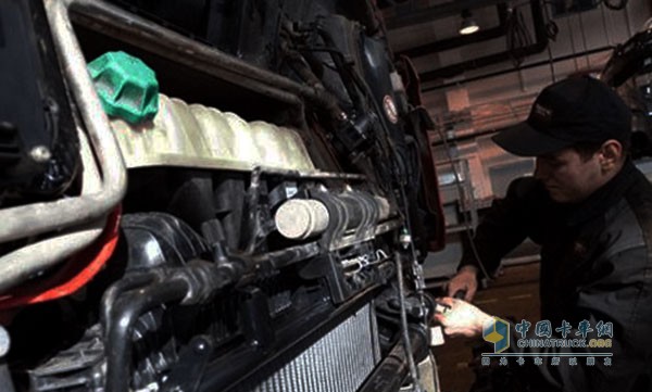 我們都清楚一輛車算上各種電器、制動等系統(tǒng)，整車的管路非常多，而車輛基本天天出外面拉貨，走過的路有惡劣也有平順的。那么經(jīng)過一段時間的顛簸震動、摩擦，管子也會有損壞破裂的風(fēng)險，如何防護(hù)則成了司機(jī)最關(guān)心的問題。