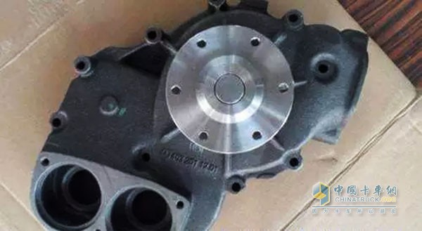 密切關注油壓表，保證機油泵處于正常工作狀態(tài)中，如果機油泵出現故障，注意最好找專業(yè)的維修人員修理，自己不拿手就不要隨便動手拆裝。