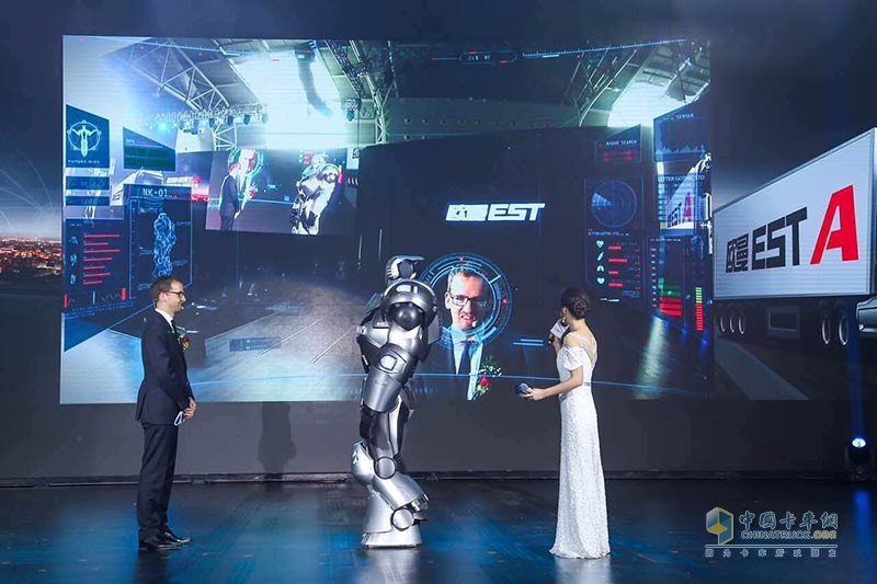 歐曼EST超級(jí)卡車登陸上海灘