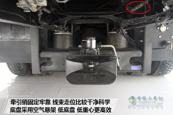 上汽紅巖杰獅C500 8X4中置軸貨運列車
