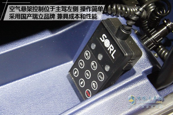 上汽紅巖杰獅C500 8X4中置軸貨運列車