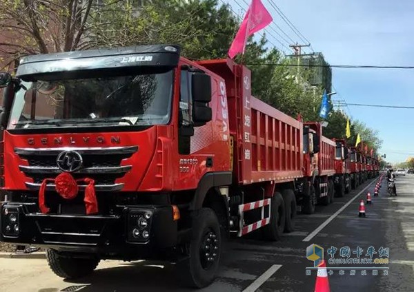 上汽紅巖杰獅坑口自卸車交車儀式