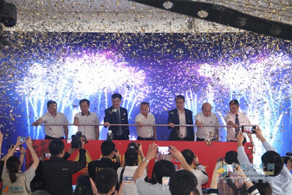 “油你掌控、效傲天下”2017中國重汽曼技術產(chǎn)品實況挑戰(zhàn)賽啟動