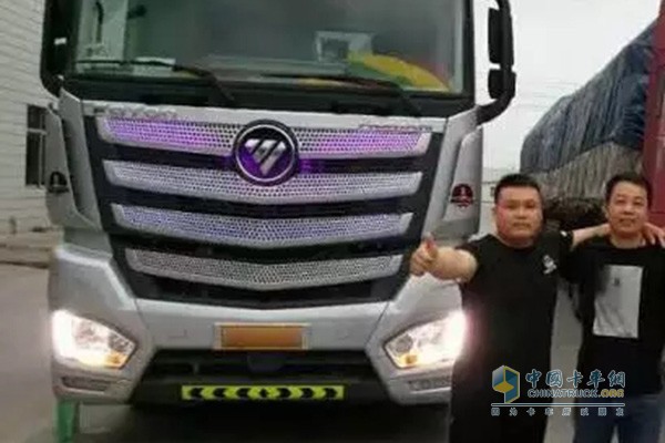 沈師傅點(diǎn)贊歐曼EST超級卡車