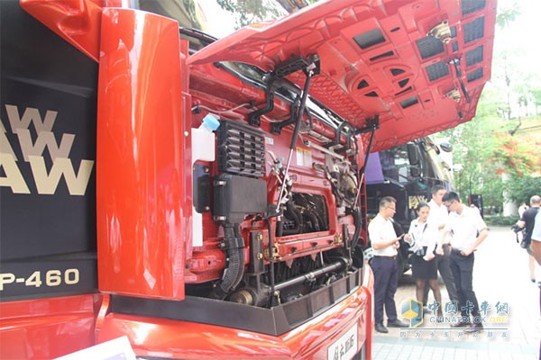 解放新J6南方版車(chē)輛配備了一套獨(dú)立冷風(fēng)系統(tǒng)