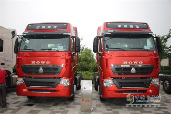 中國重汽豪沃T7H牽引車