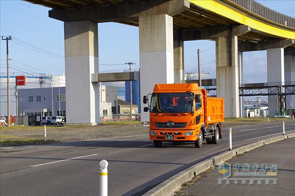 Kankyo Gijutsu公司的基于FC的日野Ranger 垃圾運輸車配備艾里遜1000系列全自動變速箱