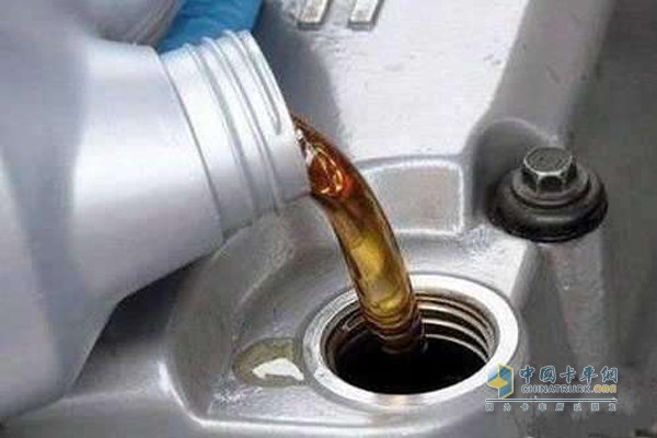 更換車輛機(jī)油