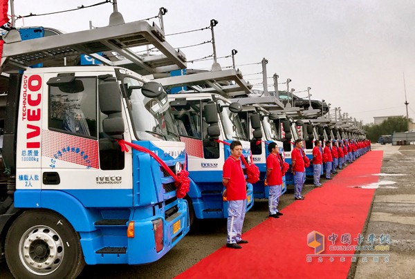 上汽紅巖中置軸轎運車推動行業(yè)變革升級