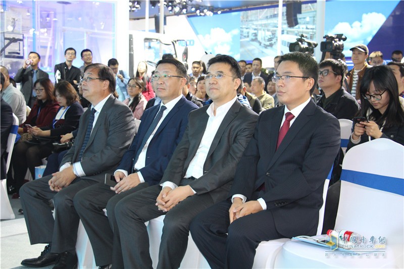 上汽躍進(jìn)全新冷藏車(chē)亮相