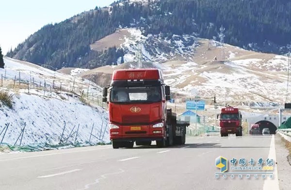 采用低轉(zhuǎn)速緩慢行駛的方法熱車