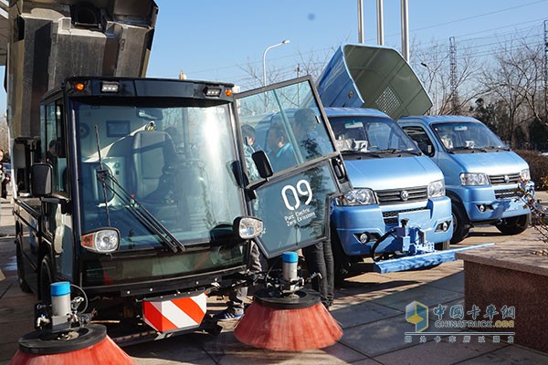 純電動小型掃路機