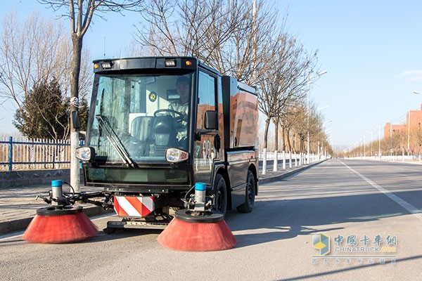 純電動小型掃路車