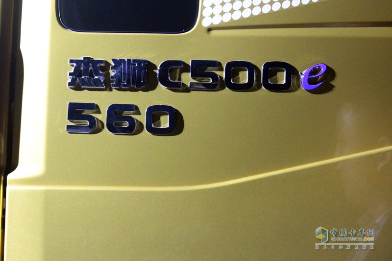 互聯(lián)網(wǎng)夢想卡車助陣 上汽紅巖值得雙擊“666”點贊！