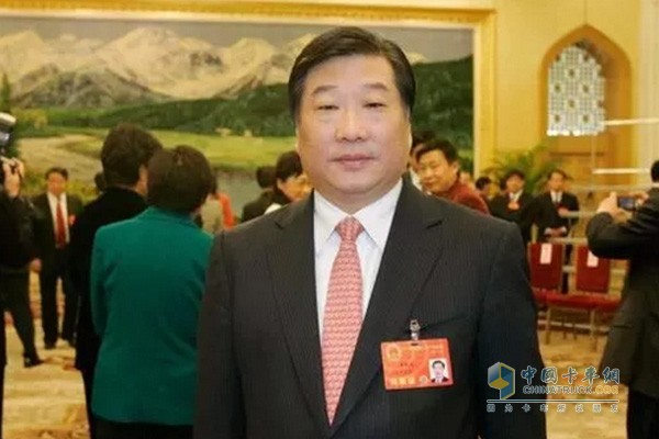 全國人大代表，山東重工集團(tuán)有限公司董事長、濰柴控股集團(tuán)有限公司董事長、山東省交通工業(yè)集團(tuán)控股有限公司董事長譚旭光