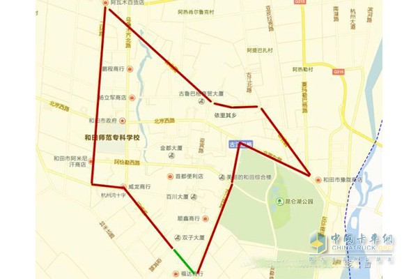 和田市路段紅線區(qū)域內(nèi)（含紅線區(qū)域）表示大型車輛、工程施工車輛、?；愤\輸車輛禁止通行