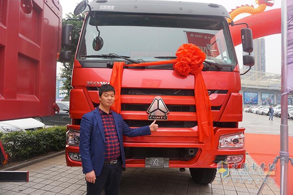 葉曉軍為豪沃自卸車點(diǎn)贊