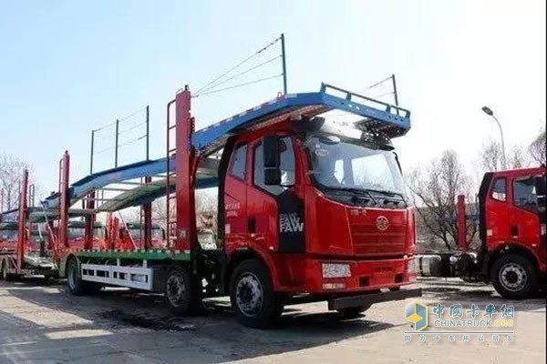 一汽解放中置軸轎運(yùn)車