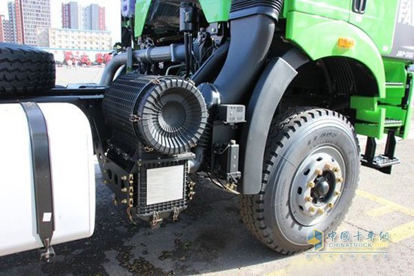 卡車發(fā)動機艙